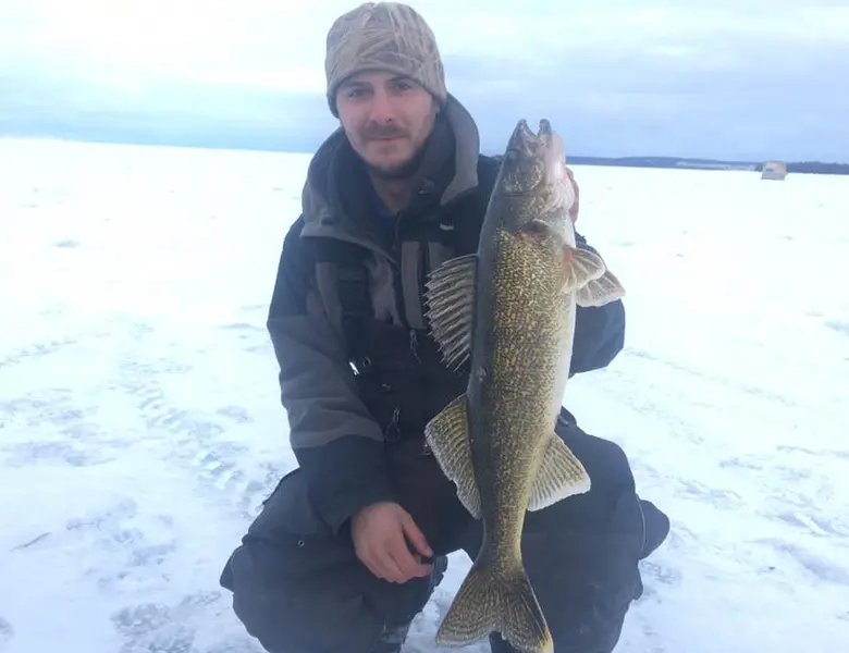 walleye ice fishing guide in sturgeon bay