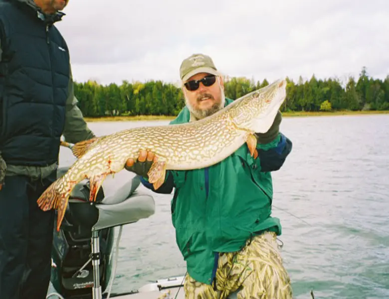 muskie fishing guide fall green bay